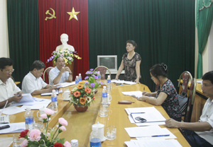 Đoàn công tác BCĐ thực hiện QCDC tỉnh kiểm tra QCDC trong các doanh nghiệp tại huyện Kỳ Sơn.
